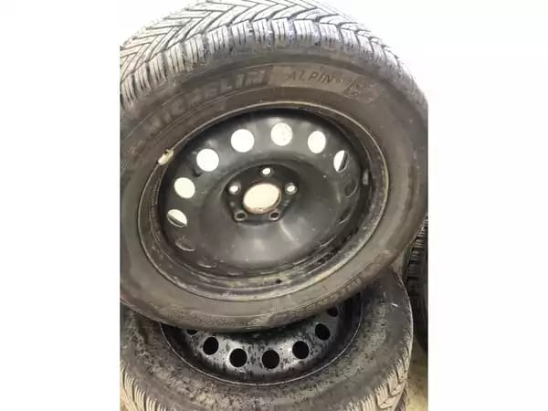 Jantes acier + Pneus hiver 16 215/60 R16 99T - Photo 2