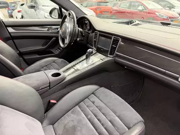 Porsche Panamera GTS - Photo 2