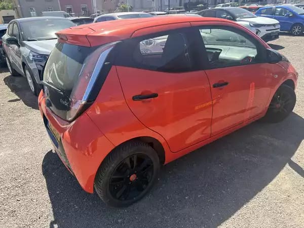 Toyota Aygo 1.0 5P X-Cite 70CV - Photo 2