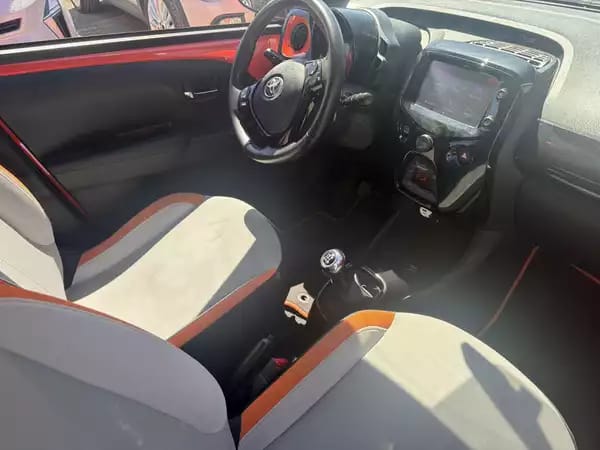 Toyota Aygo 1.0 5P X-Cite 70CV - Photo 2