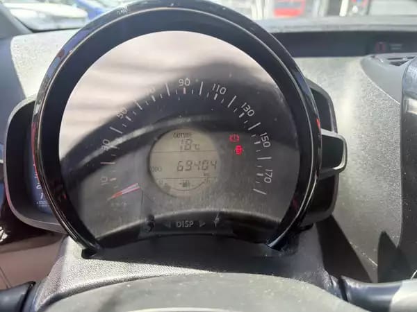 Toyota Aygo 1.0 5P X-Cite 70CV - Photo 3