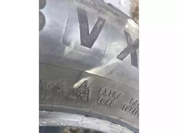 Pneus hiver 18 235/60 R18 107V - Photo 3