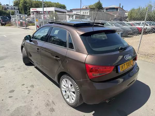 Audi A1 1.4 TFSI 122CV STRONIC - Photo 3