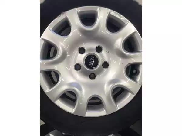 Jantes acier + Pneus hiver 15 175/65 R15 88H - Photo 2