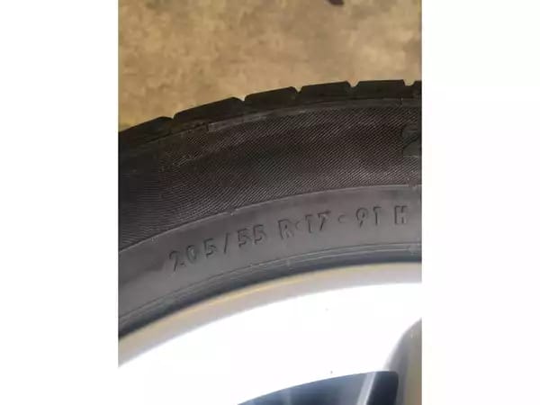 Jantes alu + Pneus hiver 17 205/55 R17 91H - Photo 3