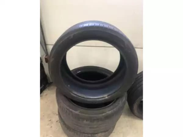 Pneus été 19 245/40 R19 98Y - Photo 2
