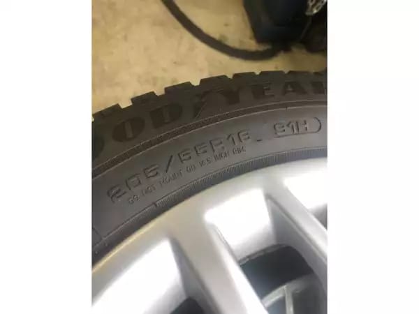 Jantes alu + Pneus hiver 16 205/55 R16 91H - Photo 3