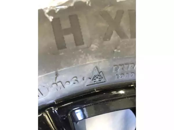 Jantes alu + Pneus hiver 17 215/55 R17 98H - Photo 3