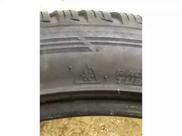 Pneus hiver 18 245/40 R18 97V - Photo 3