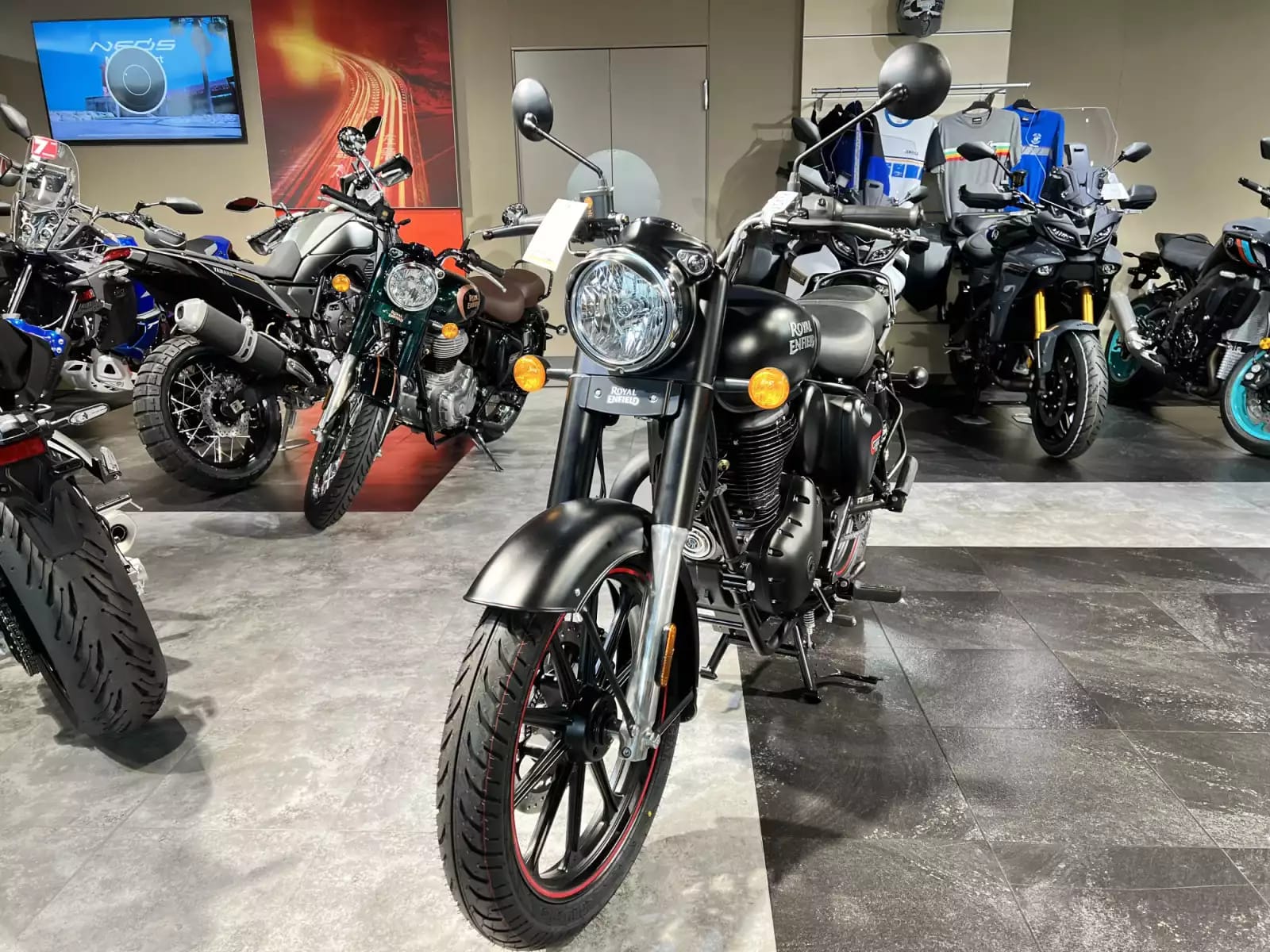 Royal Enfield Classic 350 Dark Spoke Wheels - Photo 1