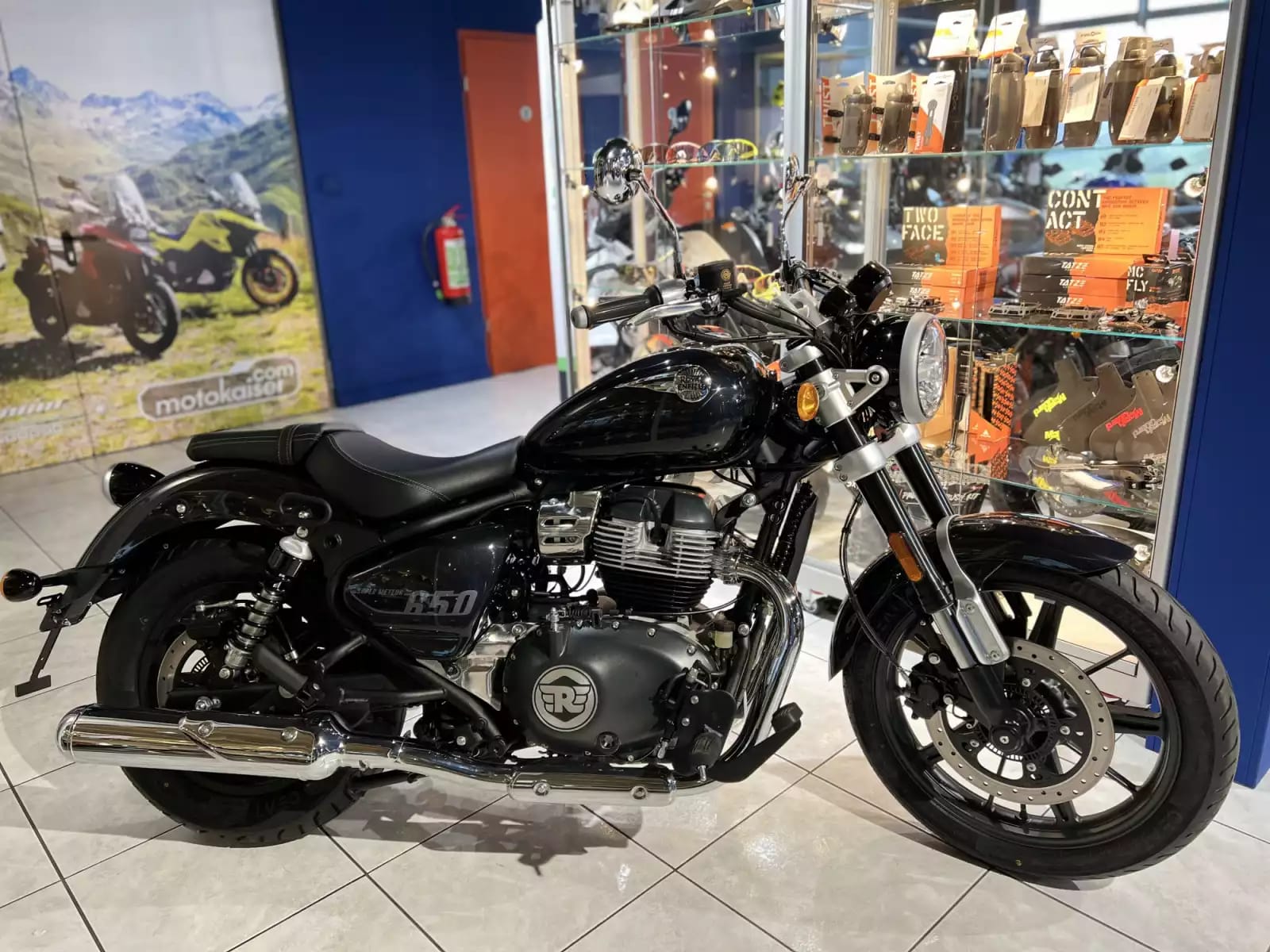 Royal Enfield Super Meteor 650 Noir Astral - Photo 1