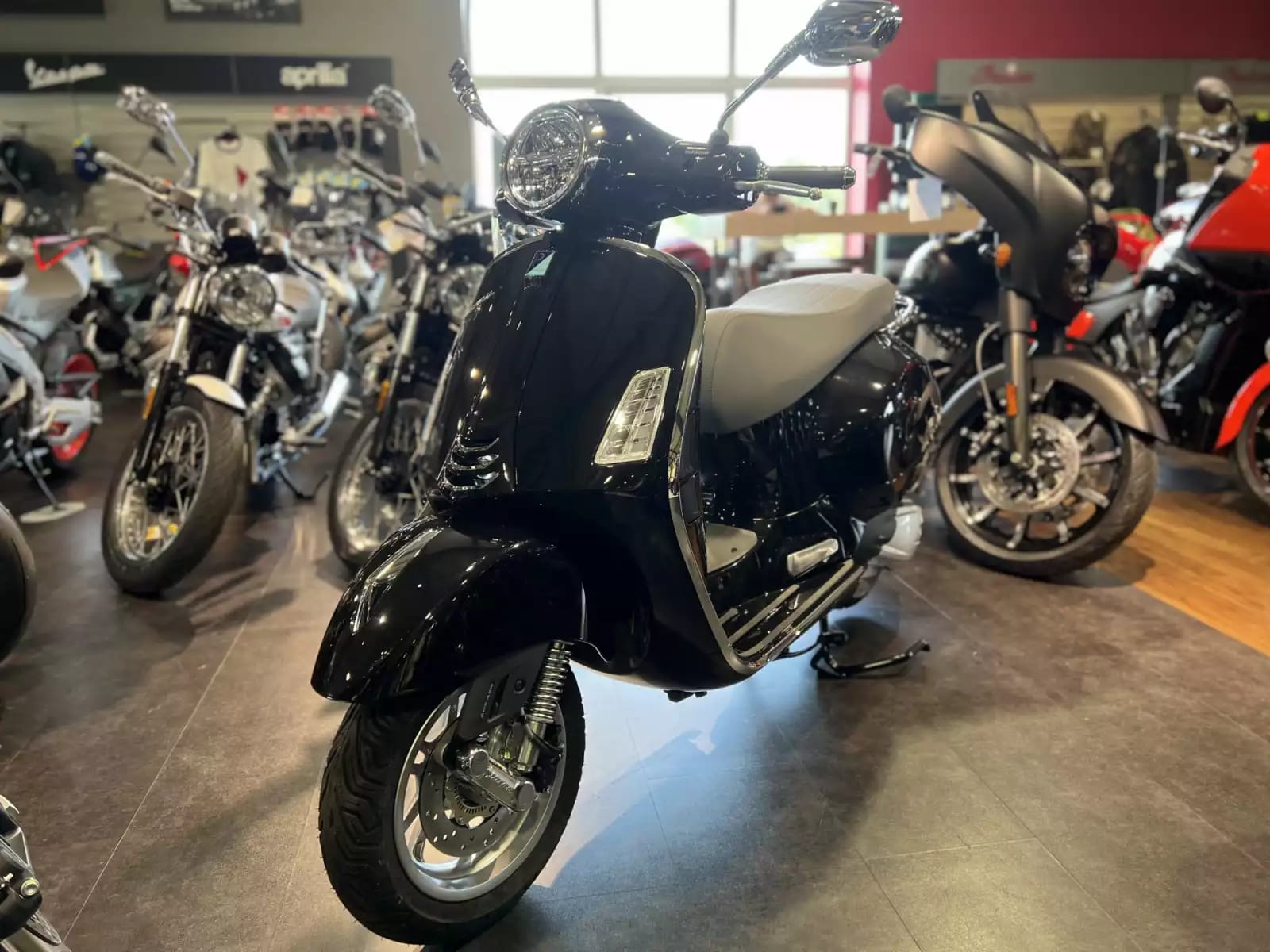 Vespa GTS 310 Classica - Photo 1