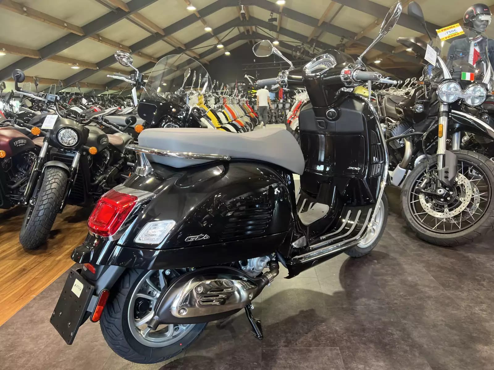 Vespa GTS 310 Classica - Photo 1