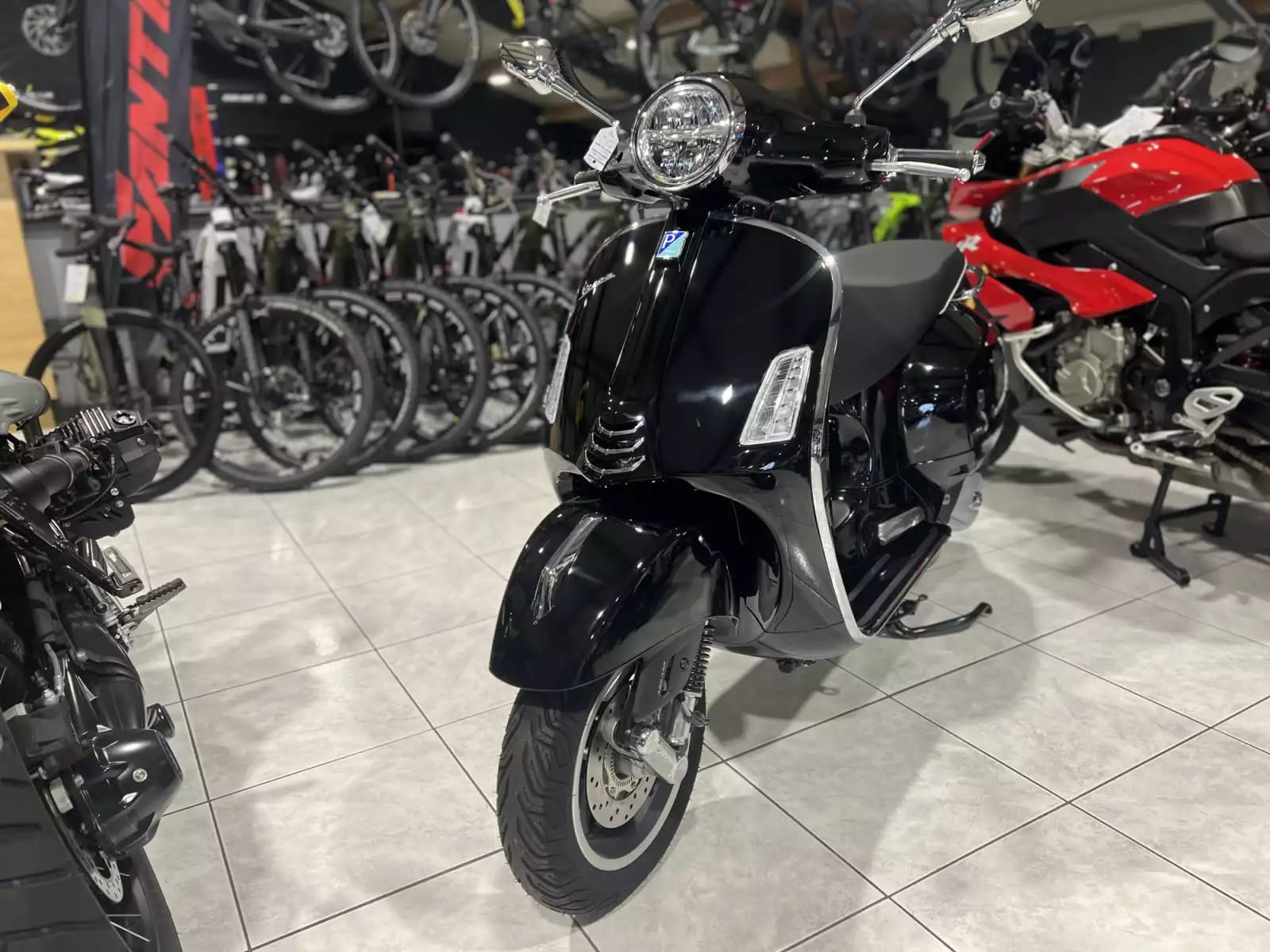 Vespa GTS Super Sport 125 - Photo 1