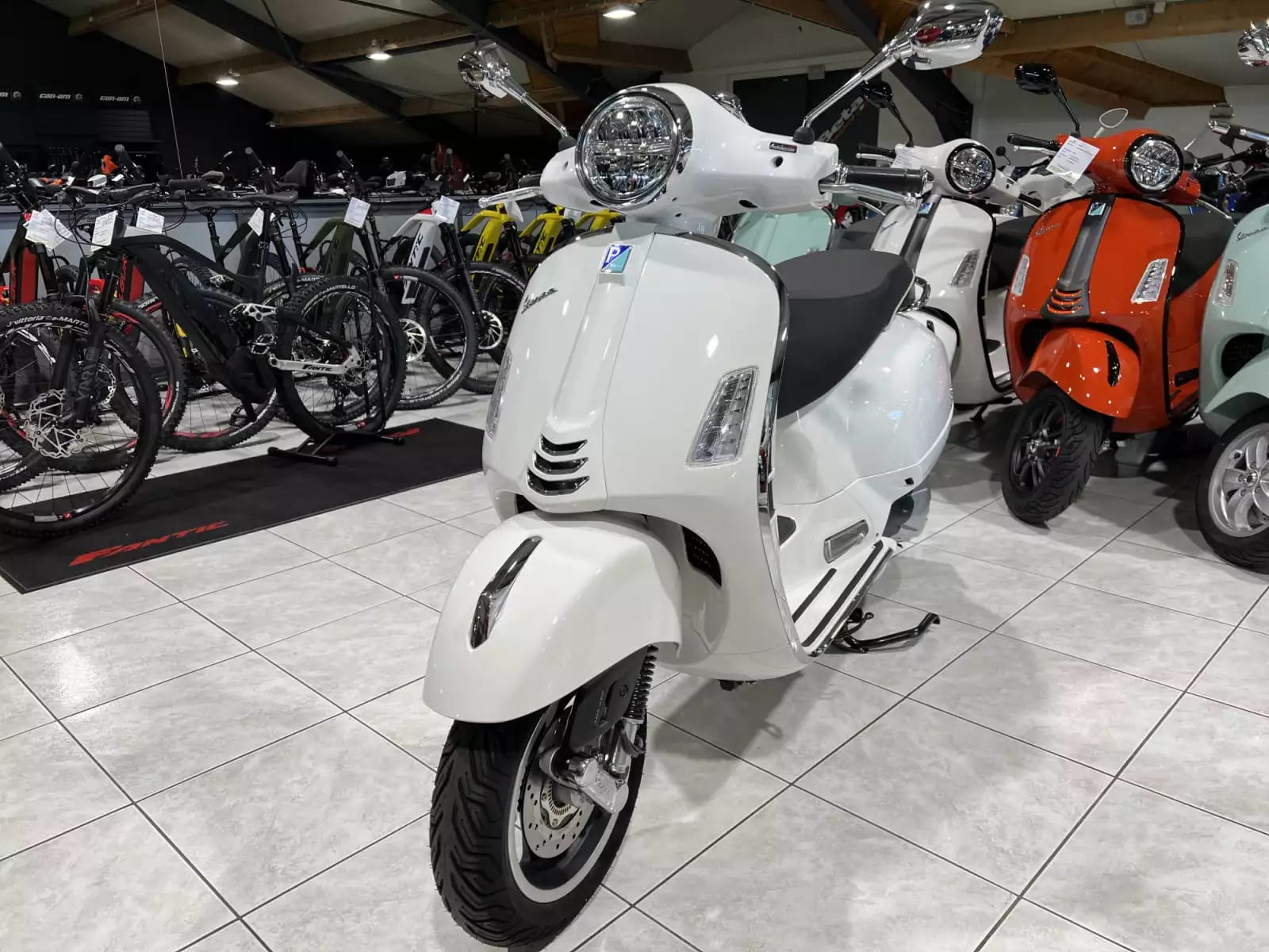 Vespa GTS Super Sport 310 - Photo 1