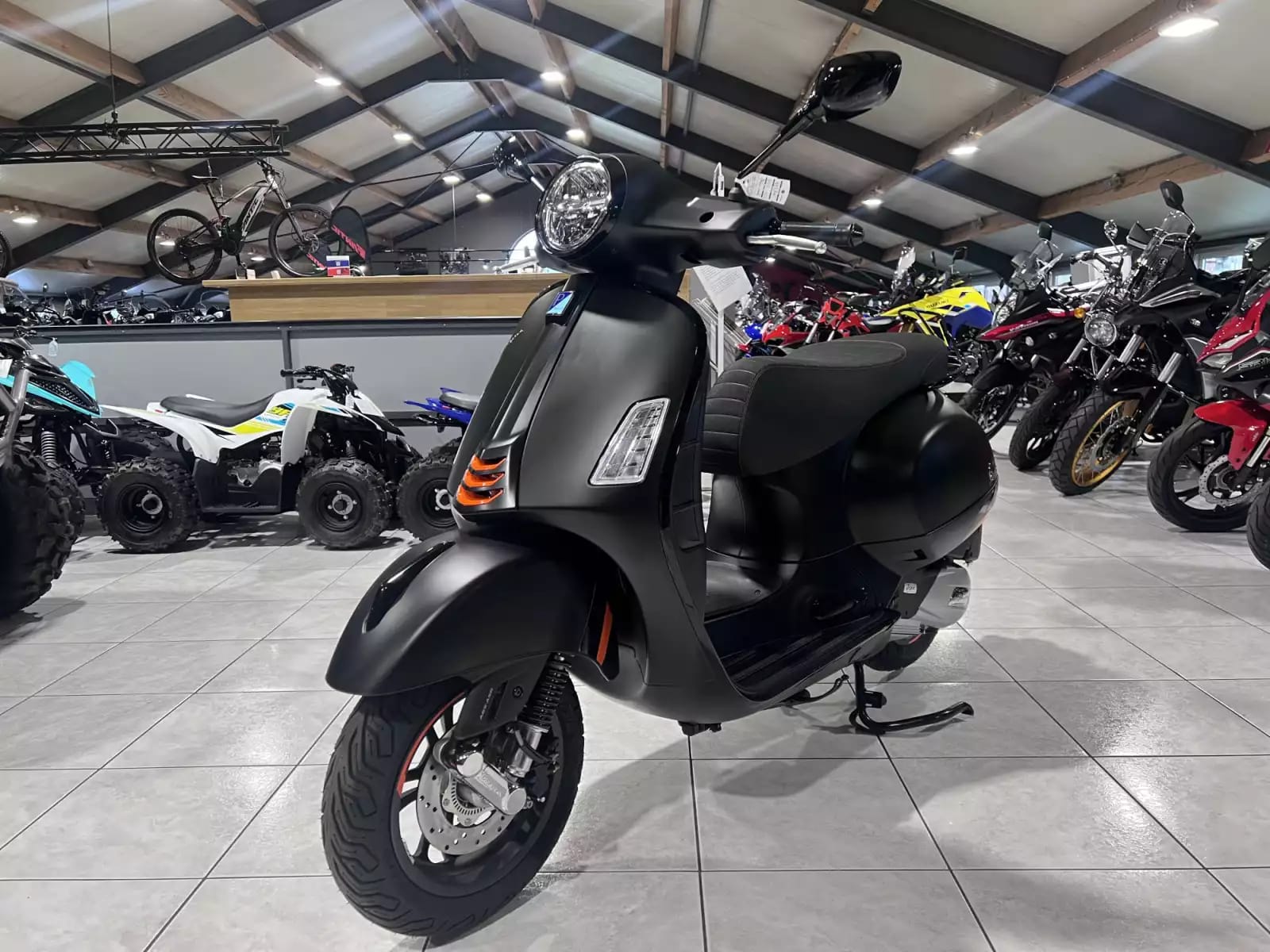 Vespa GTS Super Sport 125 - Photo 1