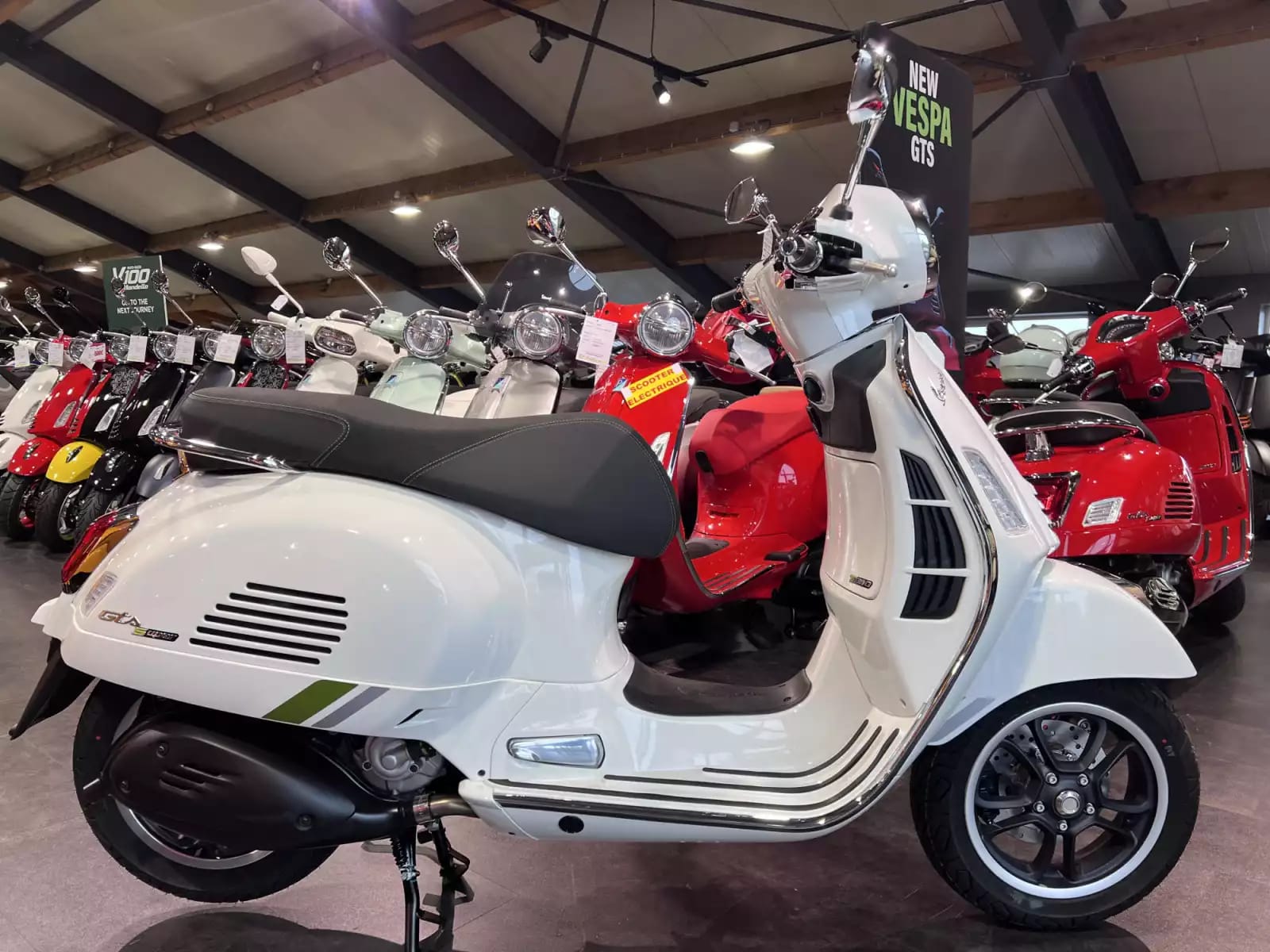 Vespa GTS Super Tech 125 - Photo 1