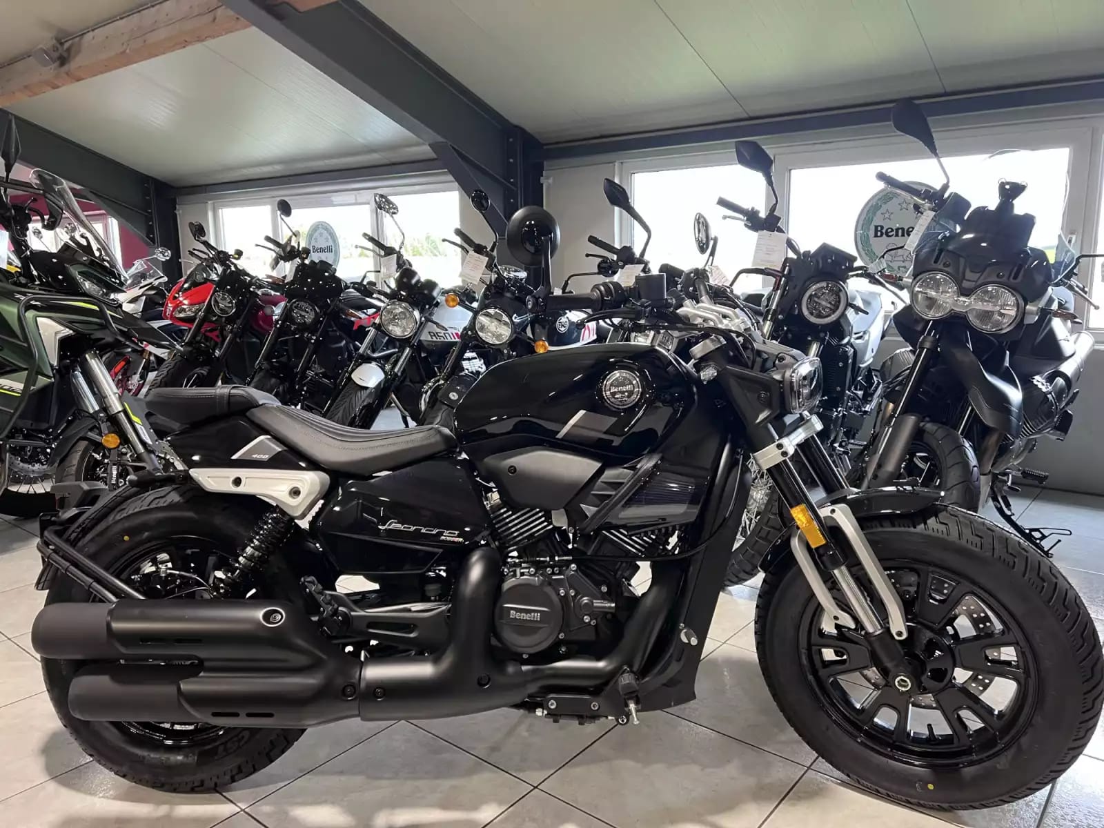 Benelli Leoncino BOBBER V-TWIN 400 - Photo 1