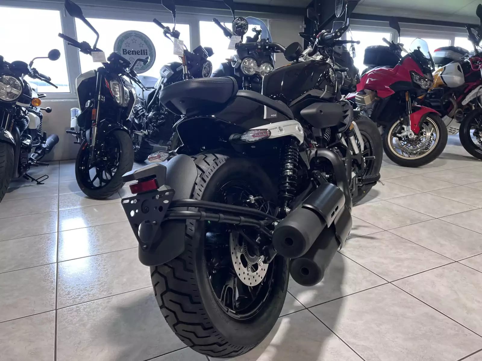 Benelli Leoncino BOBBER V-TWIN 400 - Photo 1