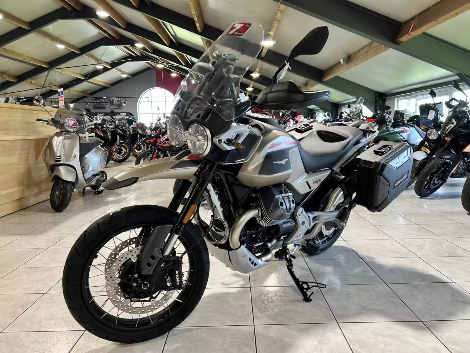 Moto Guzzi V 85 TT TRAVEL - Photo 1
