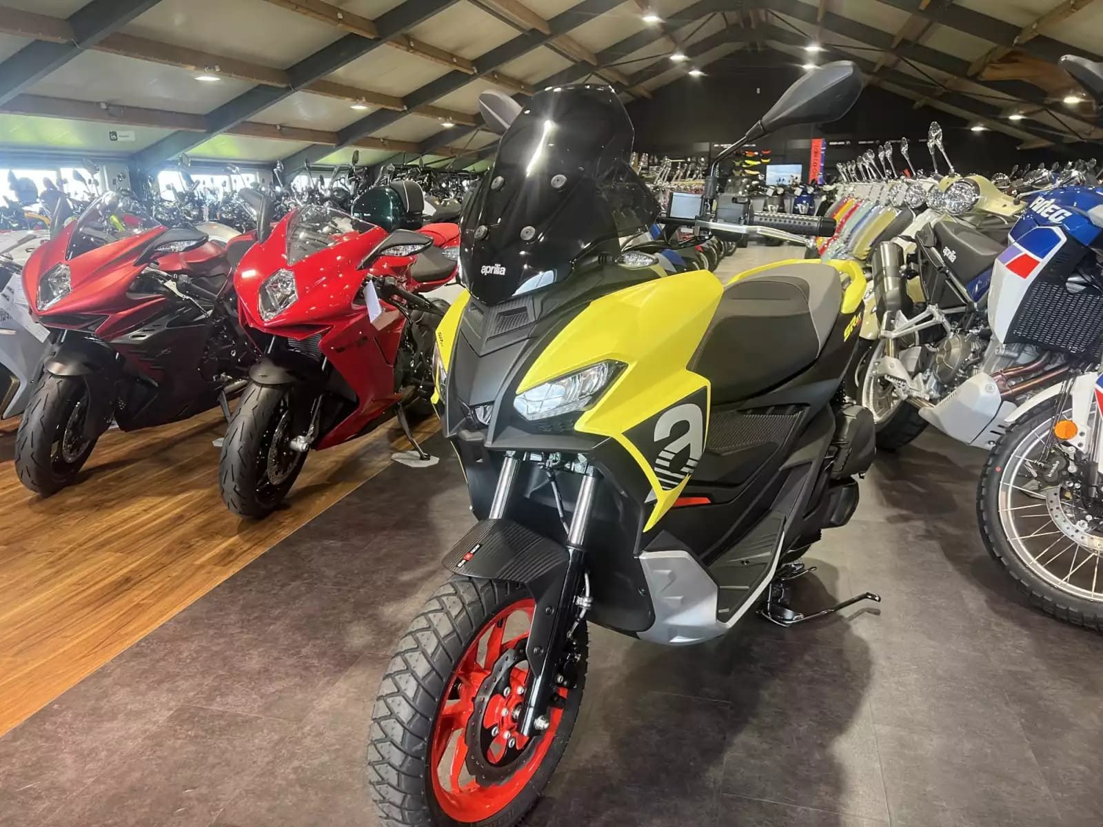 Aprilia SR 125 GT SPORT ACID GREEN - Photo 1