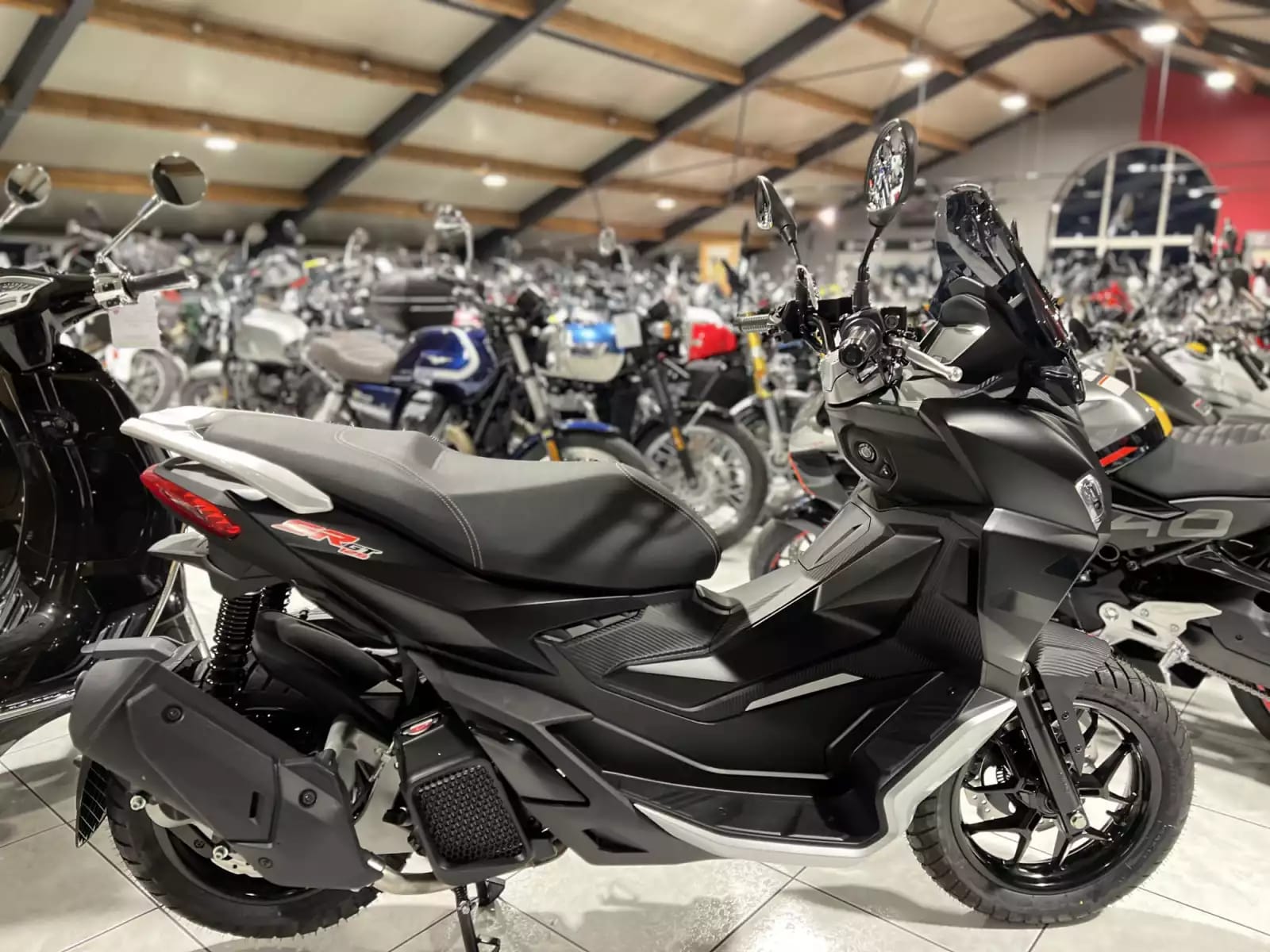 Aprilia SR 125 GT - Photo 1