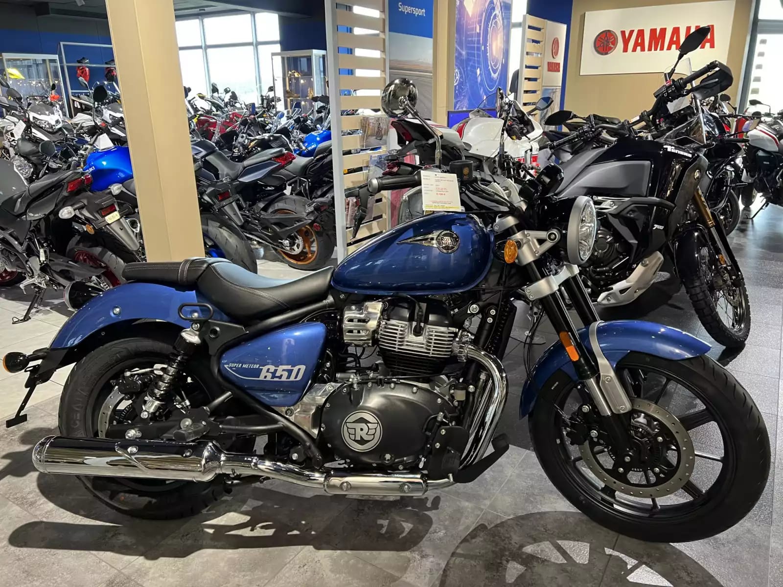 Royal Enfield Super Meteor 650 bleu Astral - Photo 1