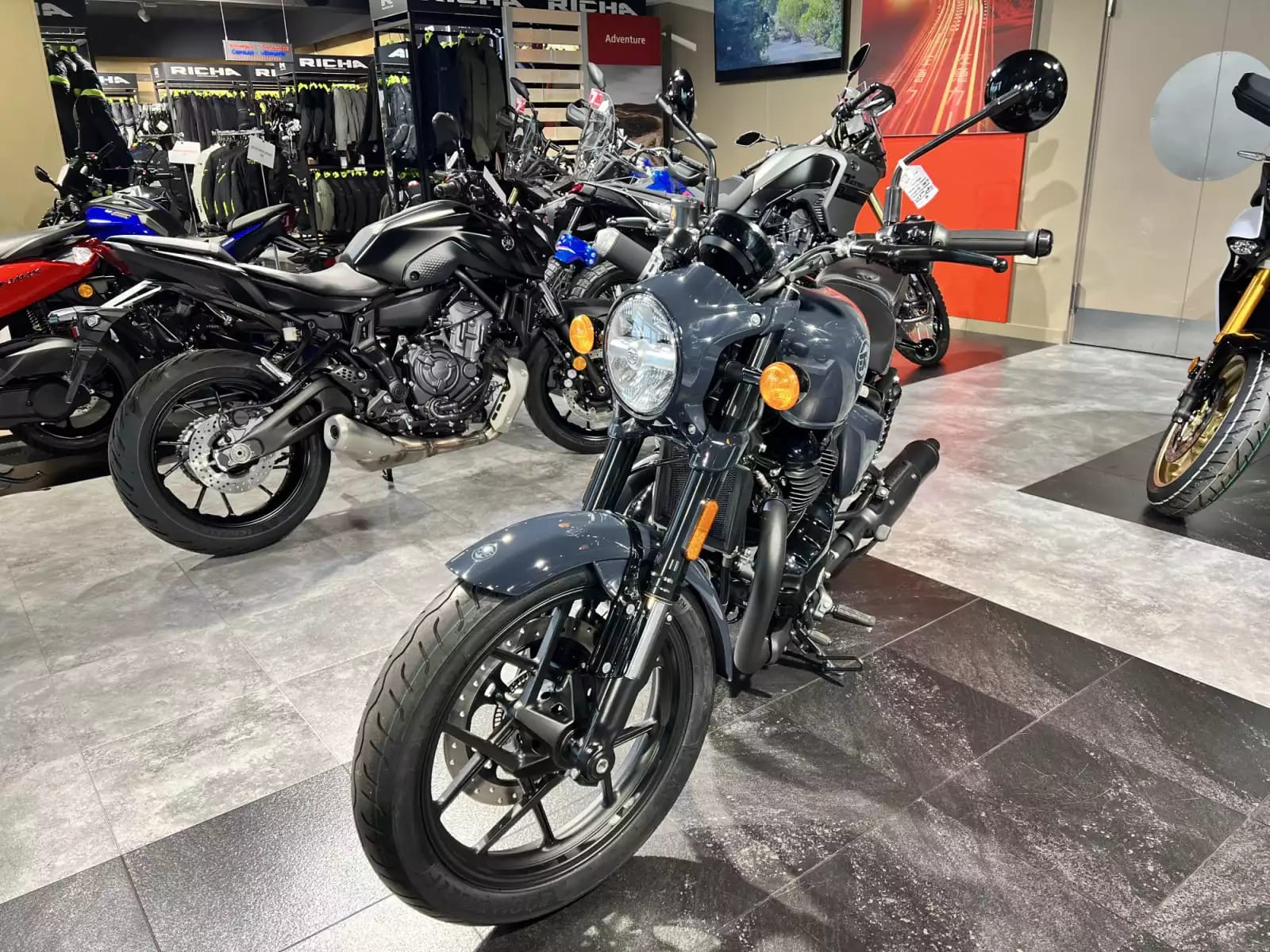 Royal Enfield Shotgun 650 sheetmetal grey - Photo 1