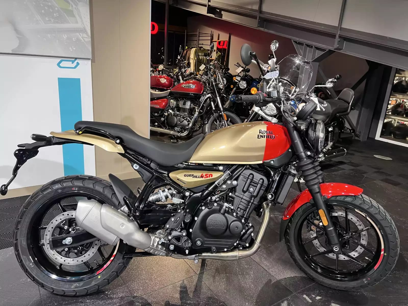 Royal Enfield Guerrilla 450 GOLD DIP - Photo 1