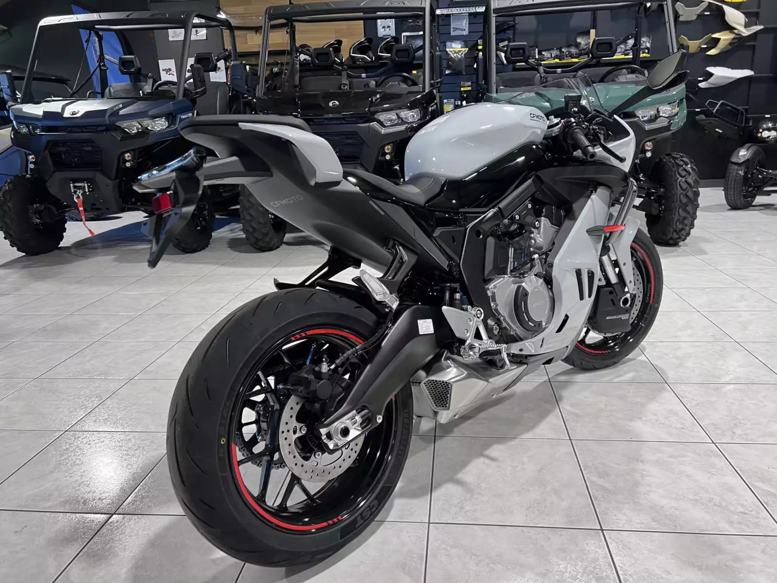 CF Moto 675 SR-R - Photo 1