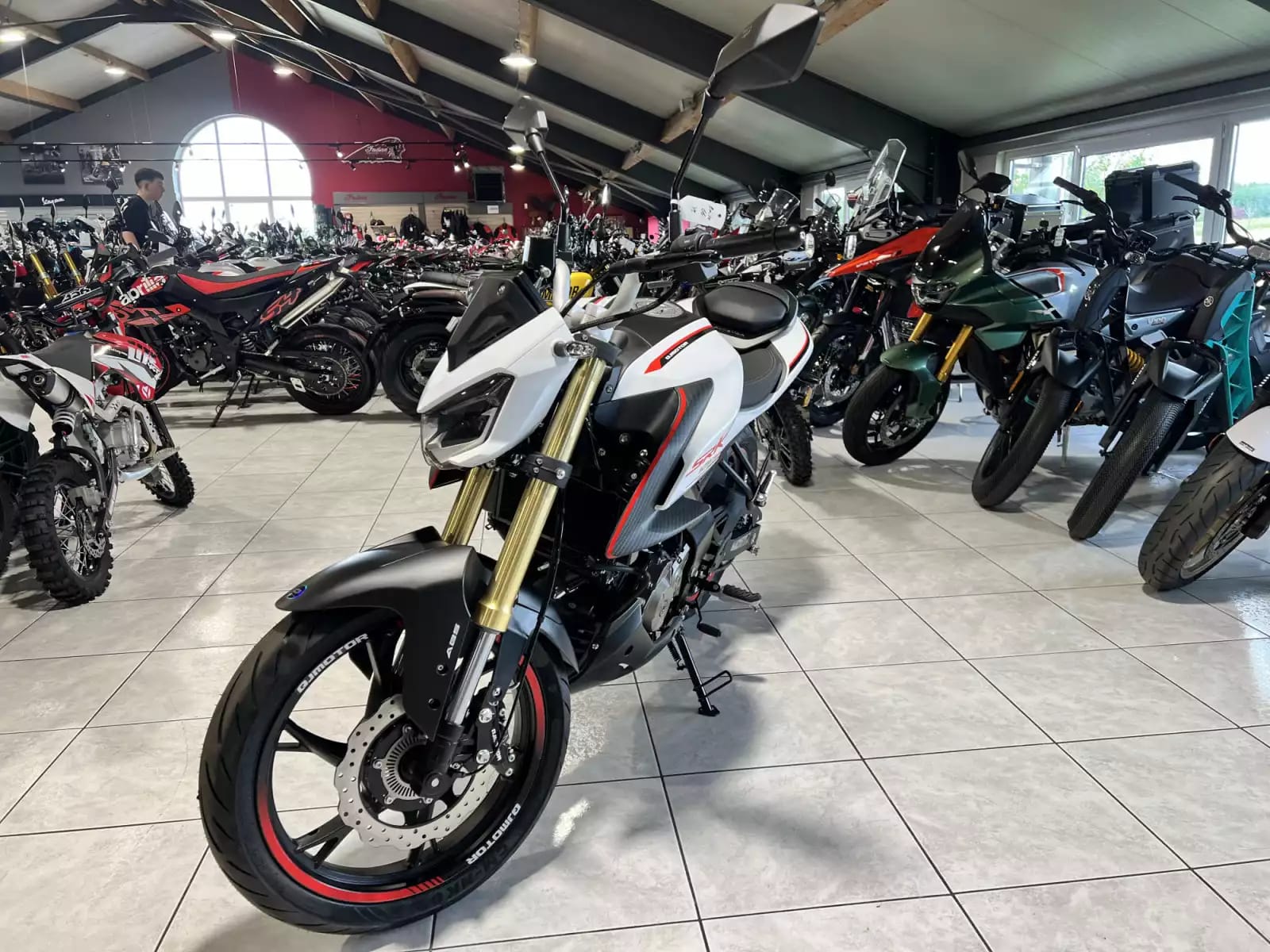 QJ Motor SRK 125 S - Photo 1