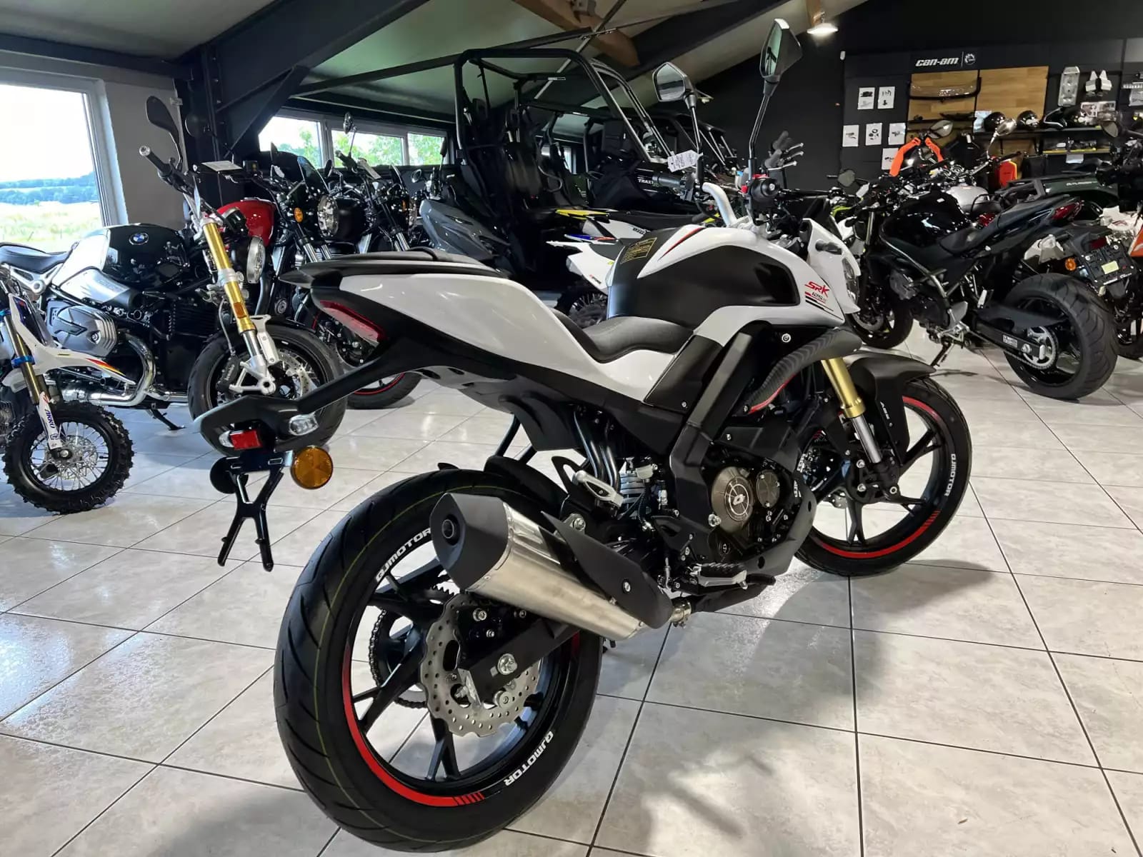 QJ Motor SRK 125 S - Photo 1