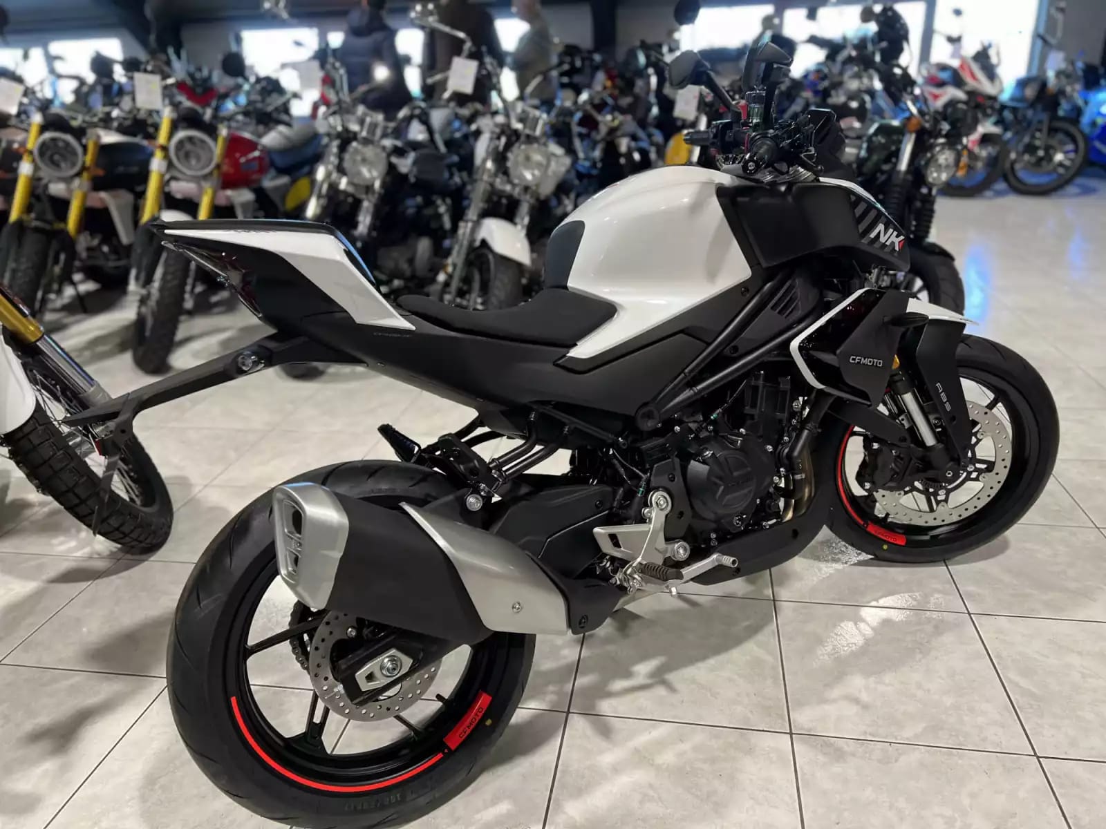 CF Moto 450 NK - Photo 1