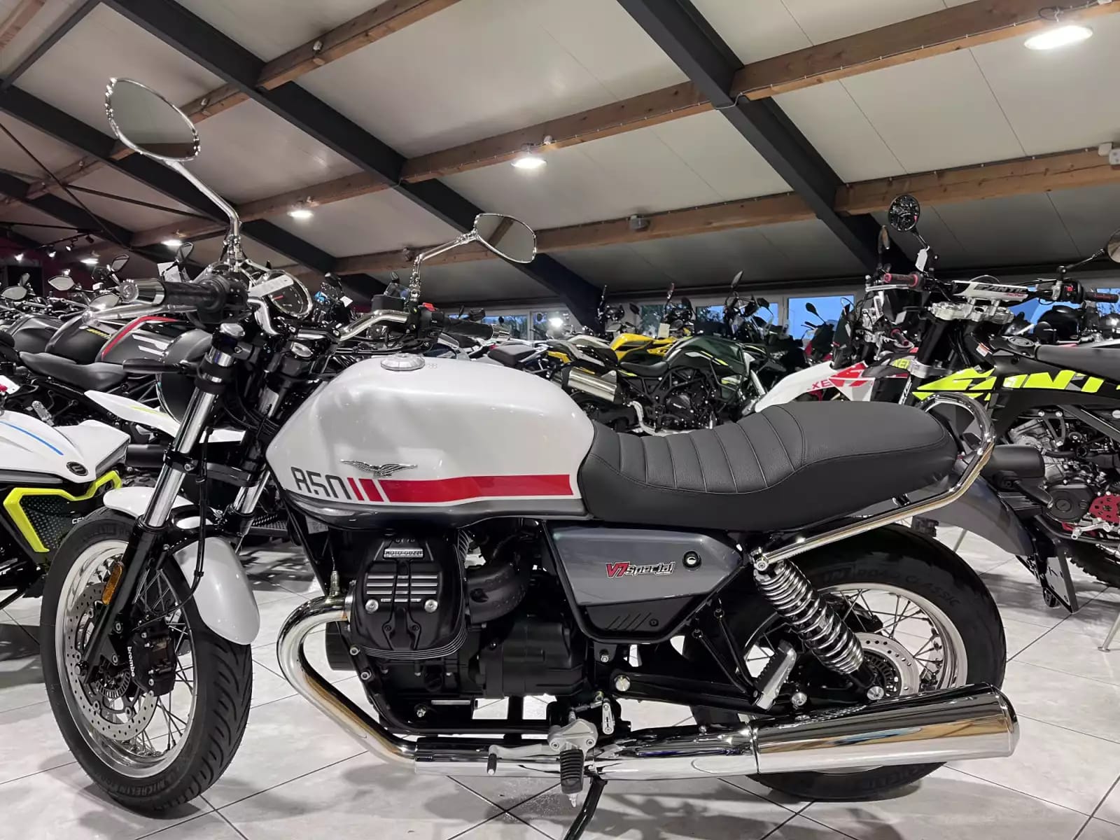 Moto Guzzi V 7 SPECIAL - Photo 1
