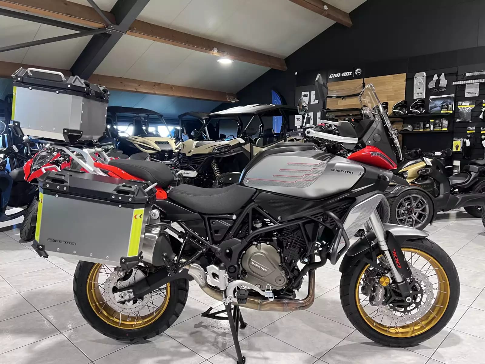 QJ Motor SRT 700 SX TOURING - Photo 1