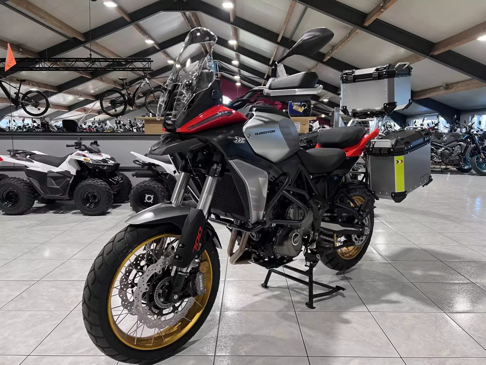 QJ Motor SRT 700 SX TOURING - Photo 1