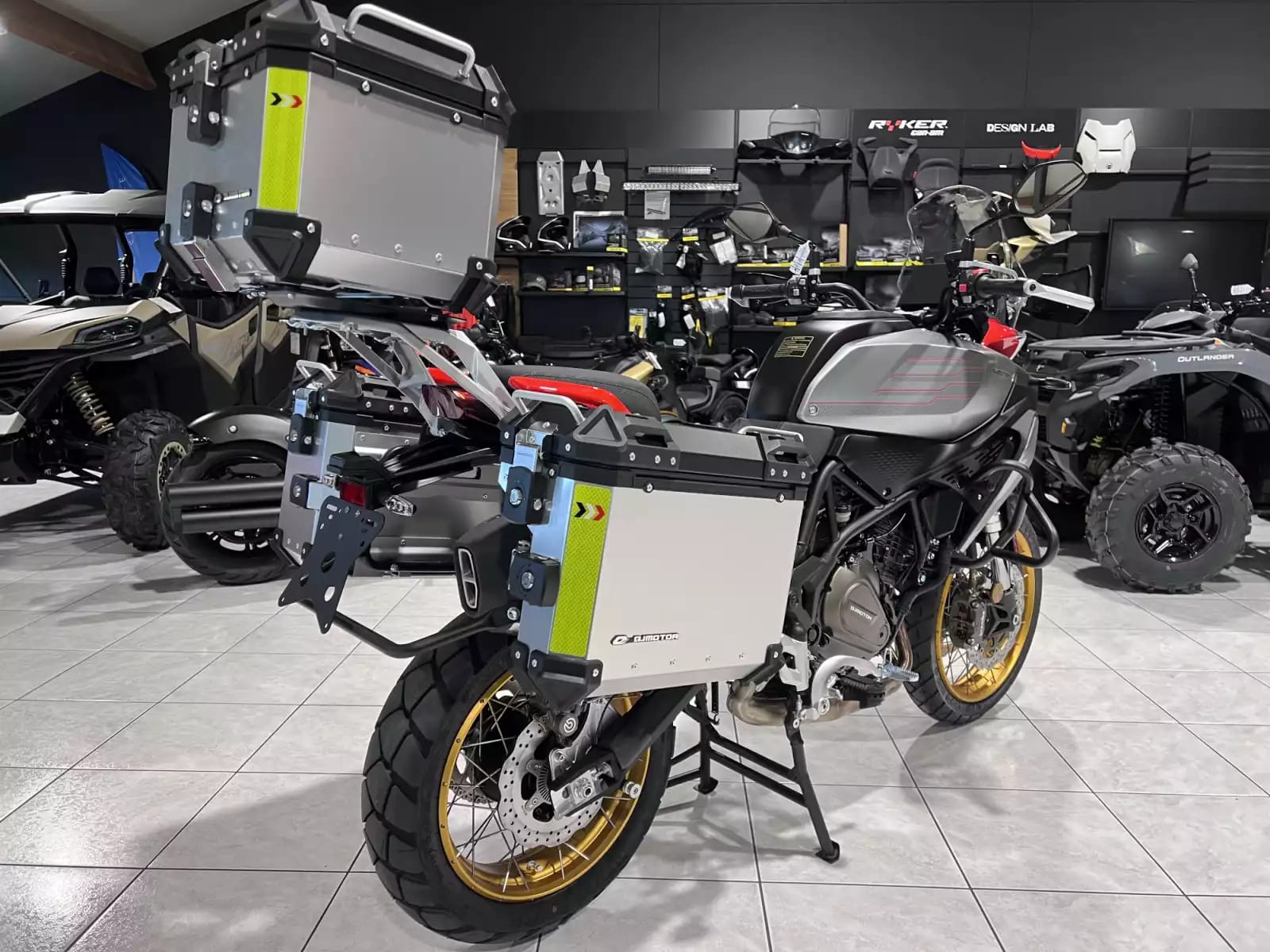 QJ Motor SRT 700 SX TOURING - Photo 1