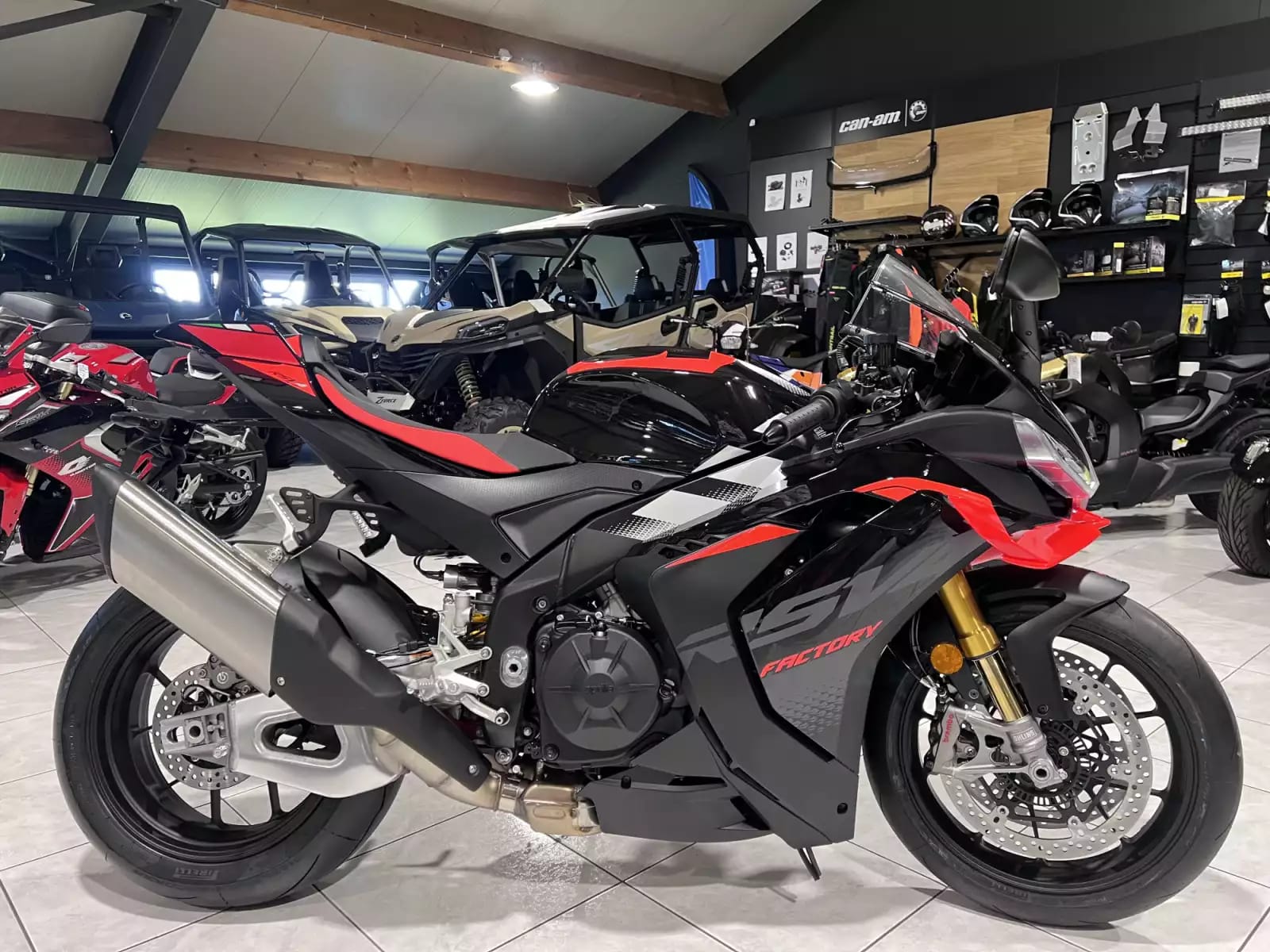 Aprilia RSV4 1100 FACTORY - Photo 1