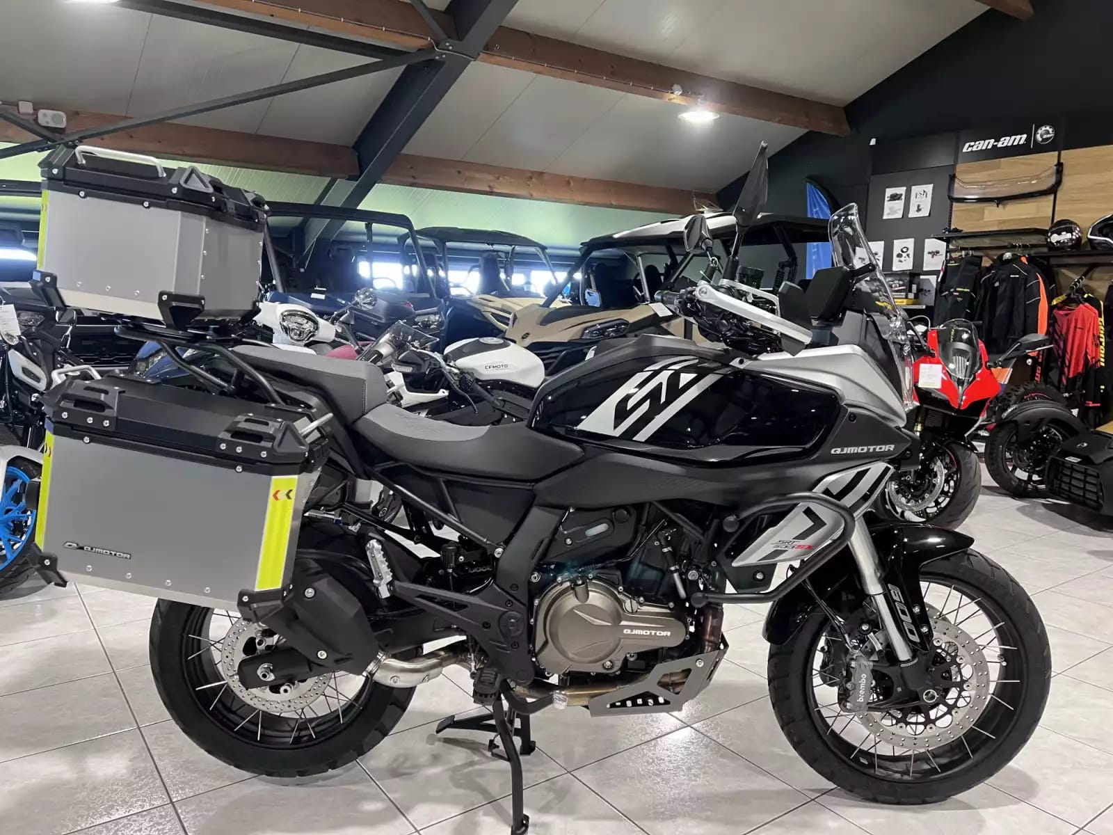 QJ Motor SRT 600 SX TOURING - Photo 1