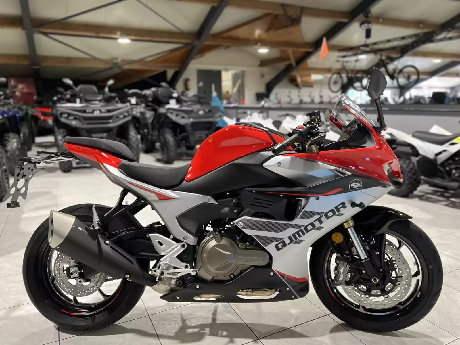 QJ Motor SRK 600 RS - Photo 1