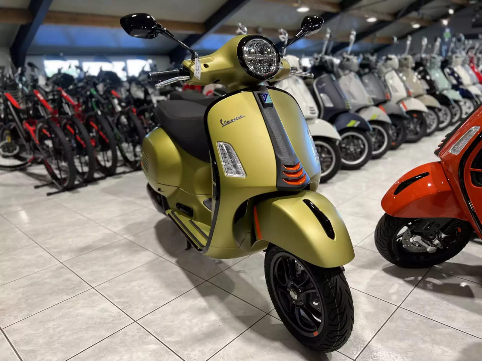 Vespa GTS Super Sport 125 - Photo 1