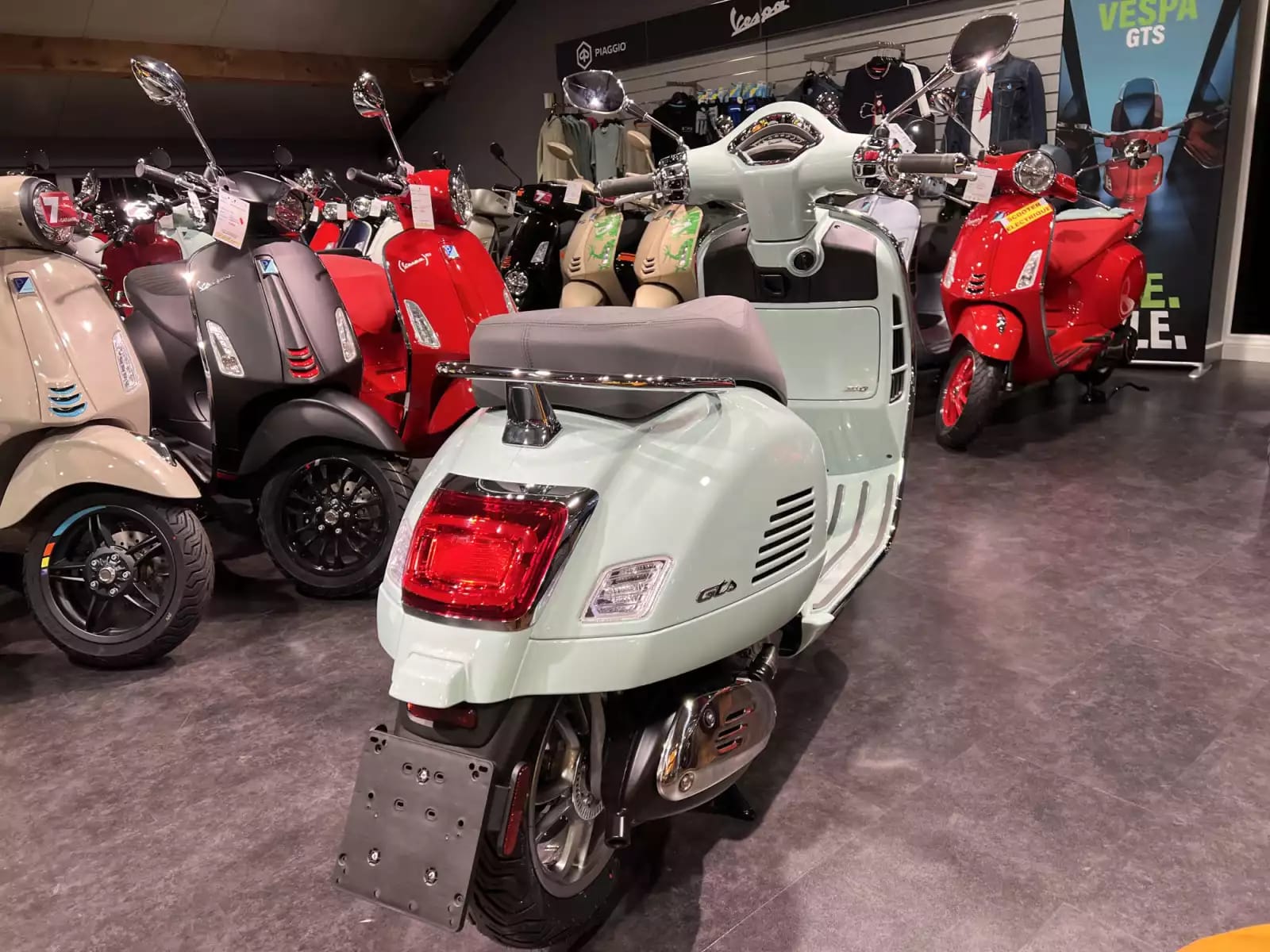 Vespa GTS 310 Classica - Photo 1