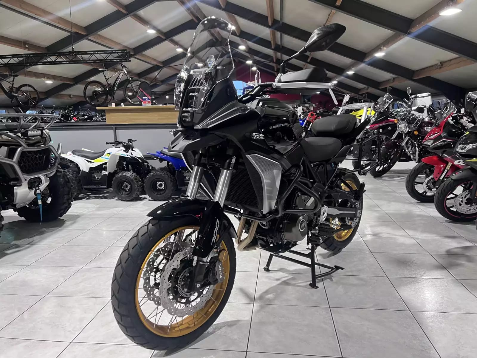 QJ Motor SRT 700 SX TOURING - Photo 1