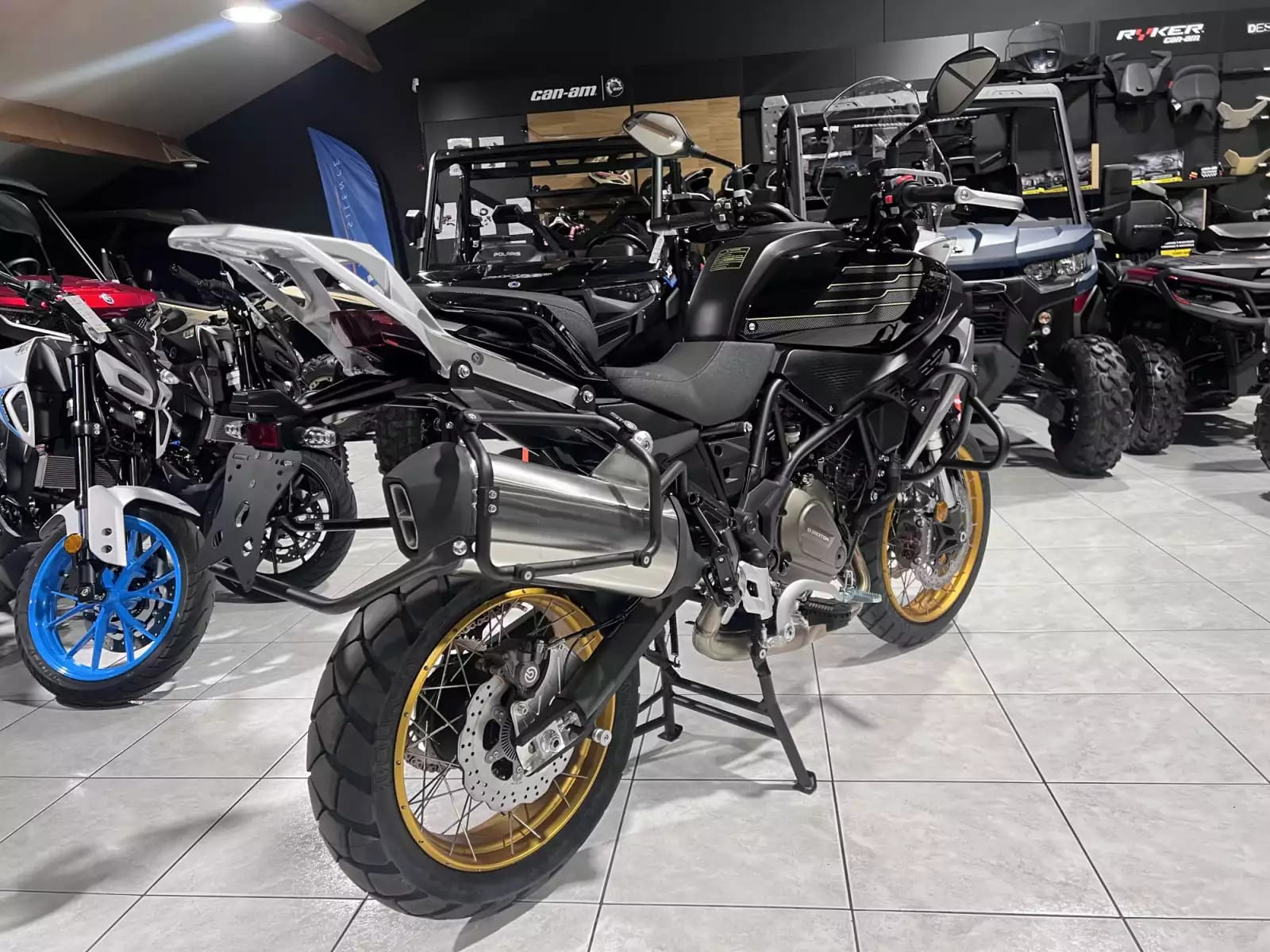 QJ Motor SRT 700 SX TOURING - Photo 1