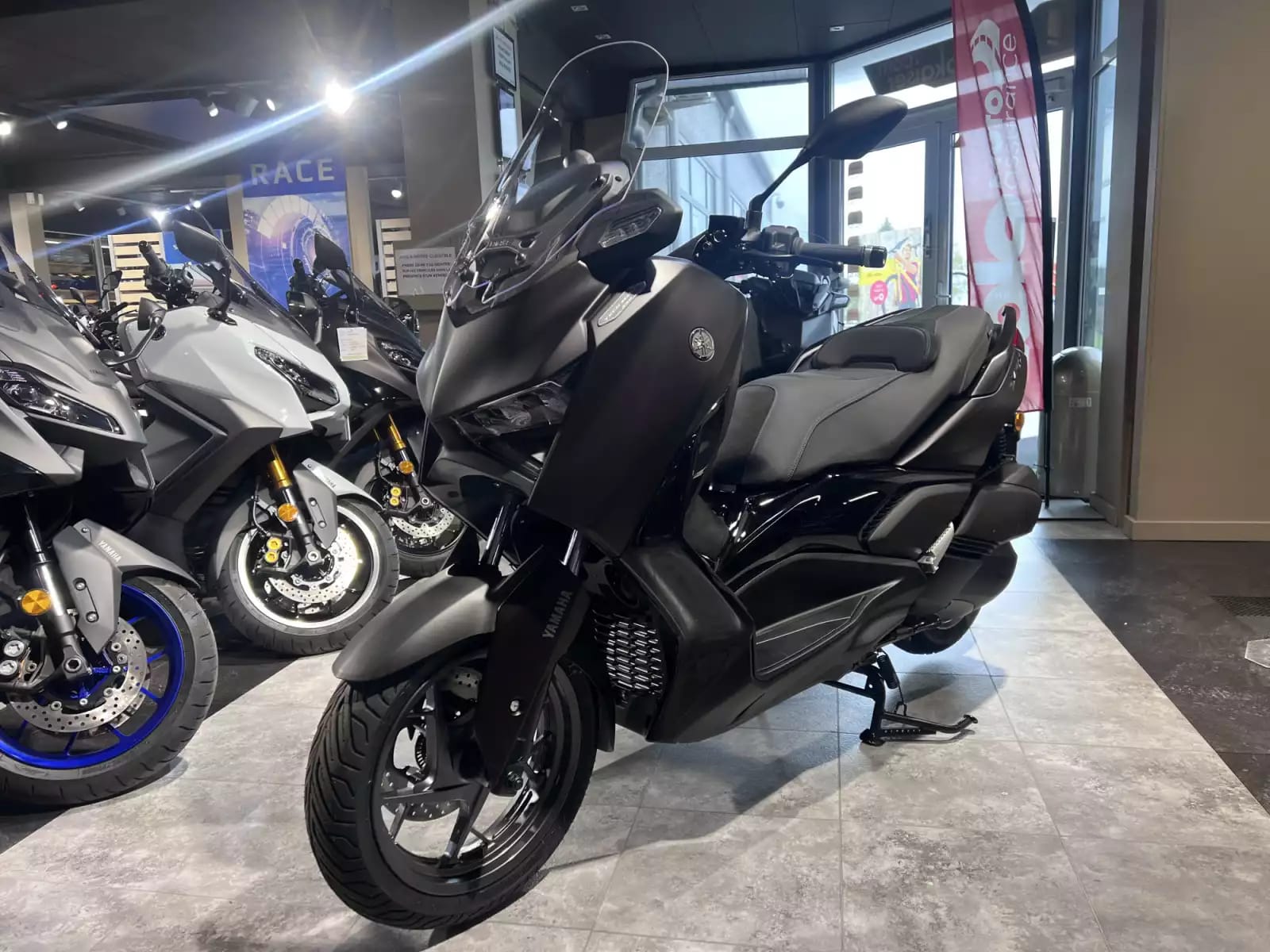 Yamaha X-Max 300 TECH MAX + - Photo 1