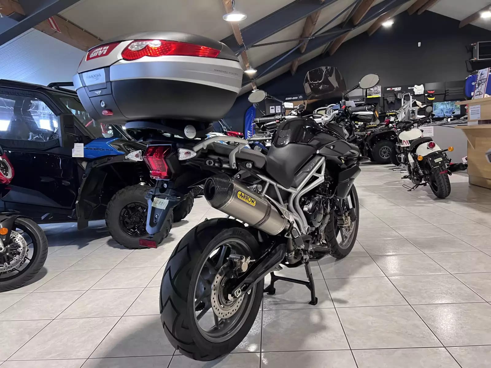 Triumph Tiger 800 - Photo 1