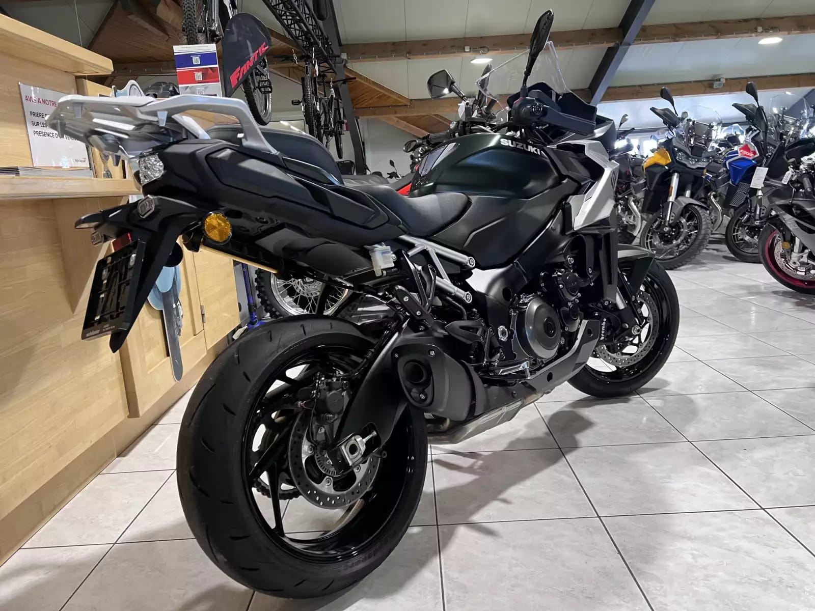 Suzuki GSX-S 1000GX - Photo 1