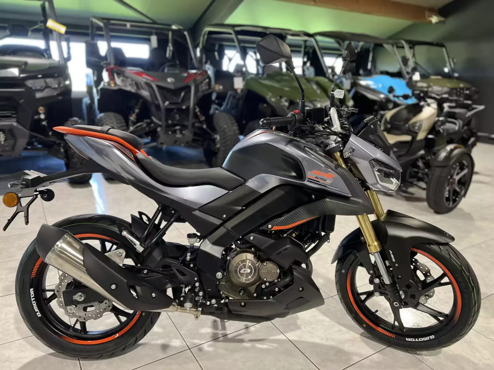 QJ Motor SRK 125 S - Photo 1