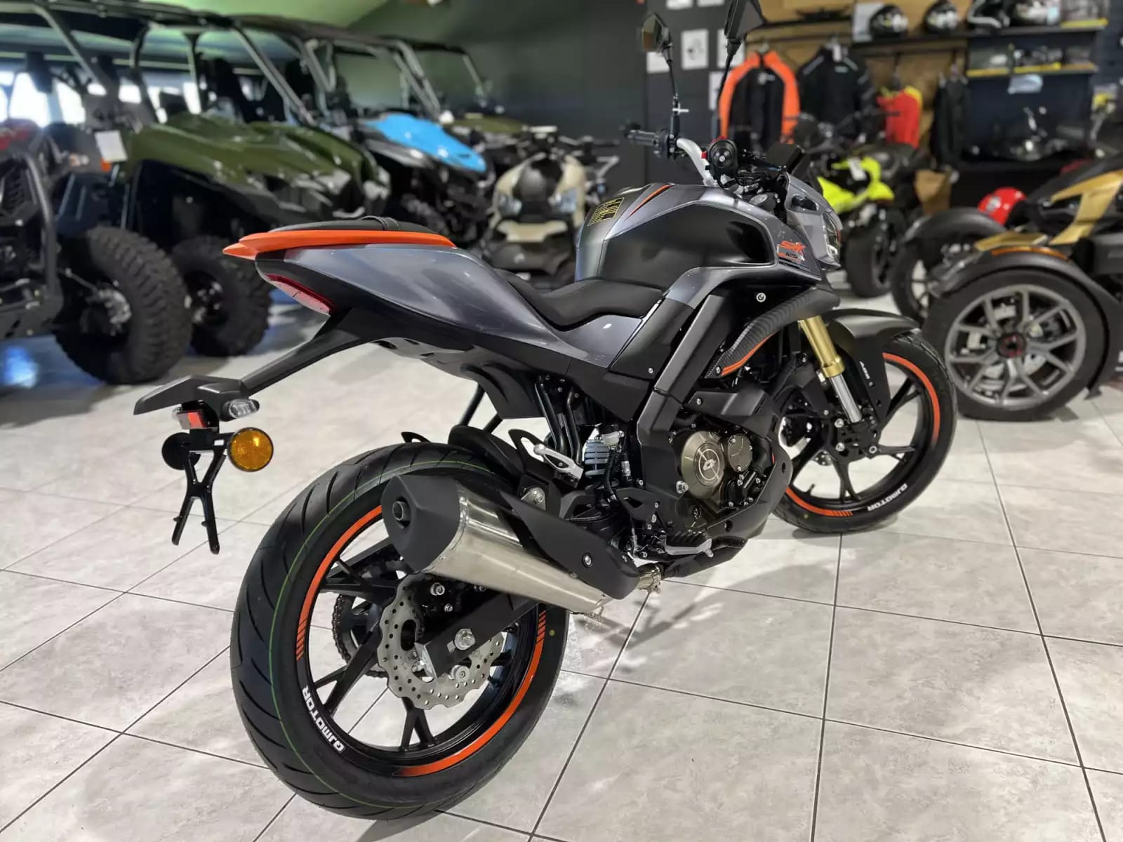 QJ Motor SRK 125 S - Photo 1