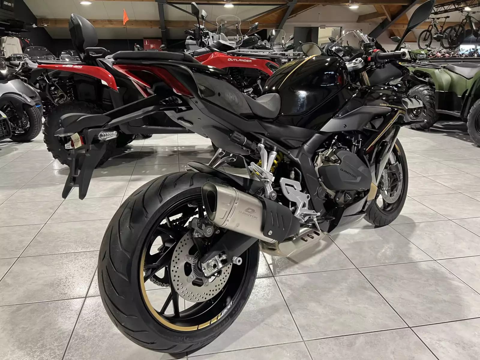 QJ Motor SRK 800 RR - Photo 1